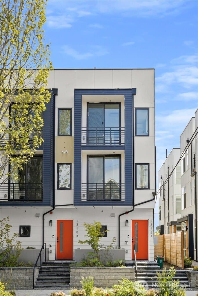 2318 15th Ave S Apt C, Seattle