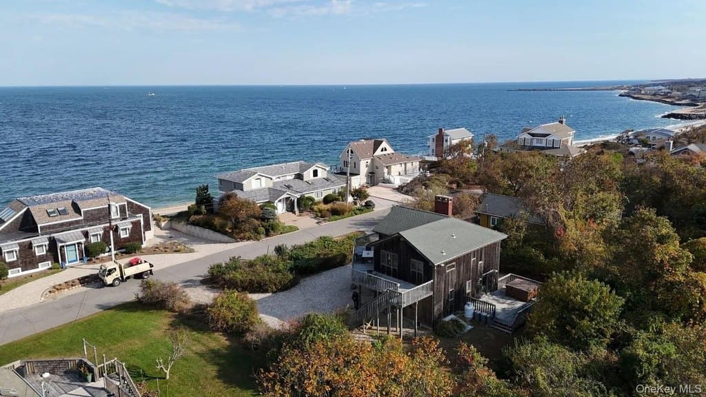 21 Captain Kidds Path, Montauk
