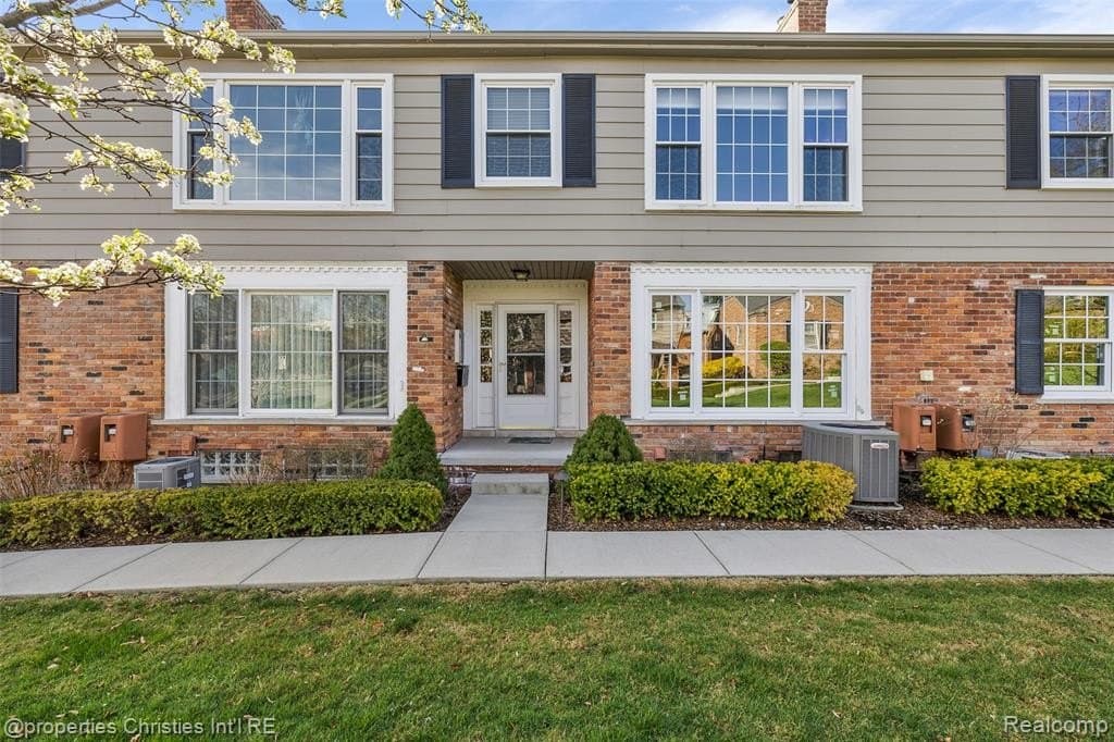 551 N Old Woodward Ave, Birmingham