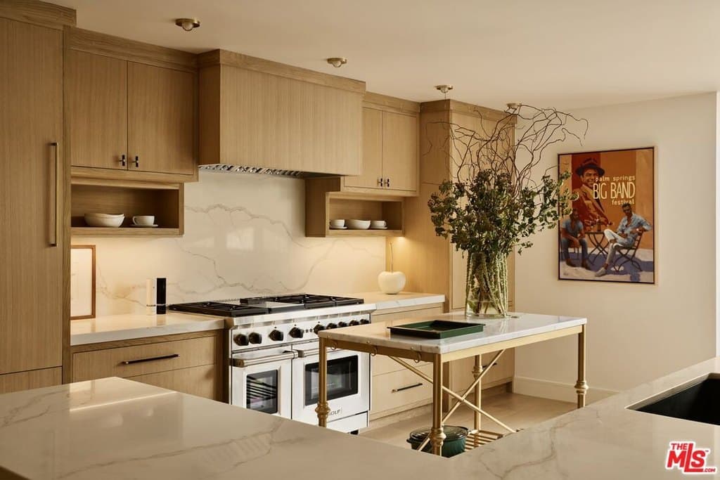 211 S Spalding Dr Unit 110N, Beverly Hills