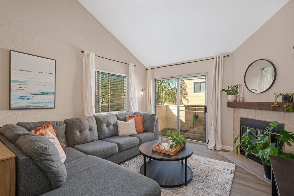 1019 Dornajo Way Apt 210, Sacramento