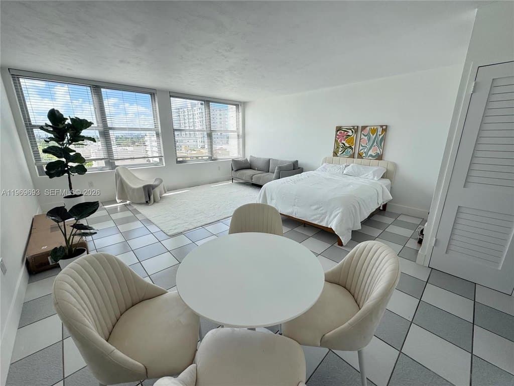 2899 Collins Ave Apt 740, Miami Beach