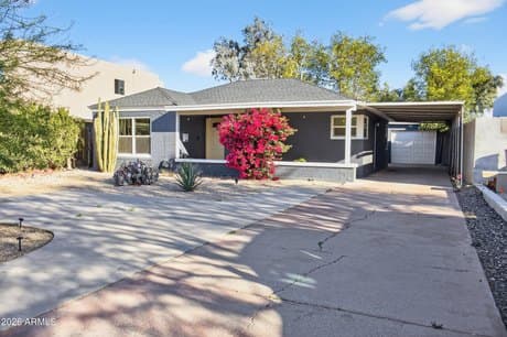 2210 E Cambridge Ave