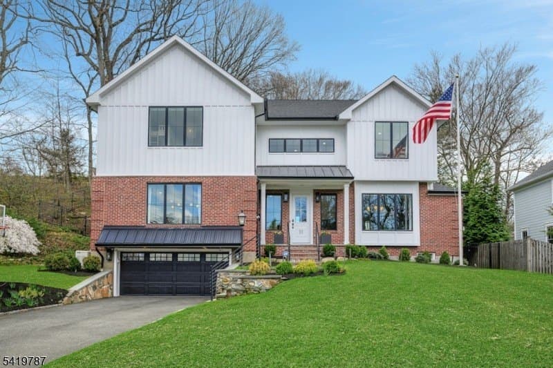 11 Brantwood Dr, Summit