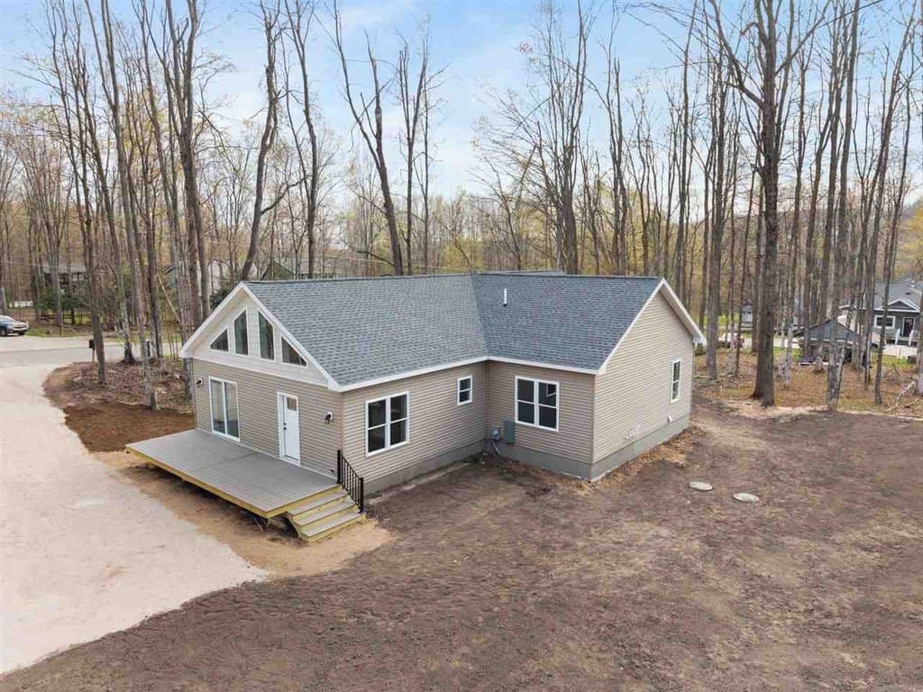 226 Wild Cherry Ln, Harbor Springs