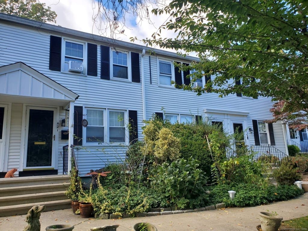 421 Sylvan Knoll Rd, Stamford