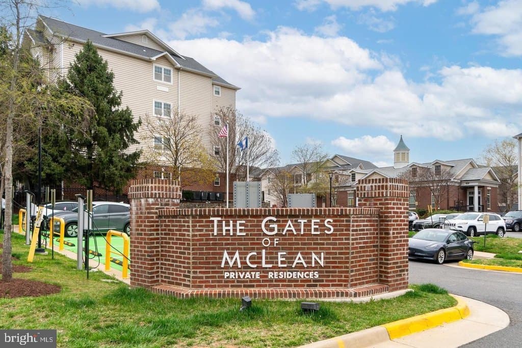 1521 Spring Gate Dr Unit 10102, McLean
