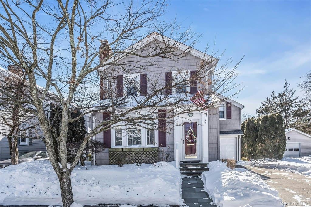 8 3rd Pl, Garden City