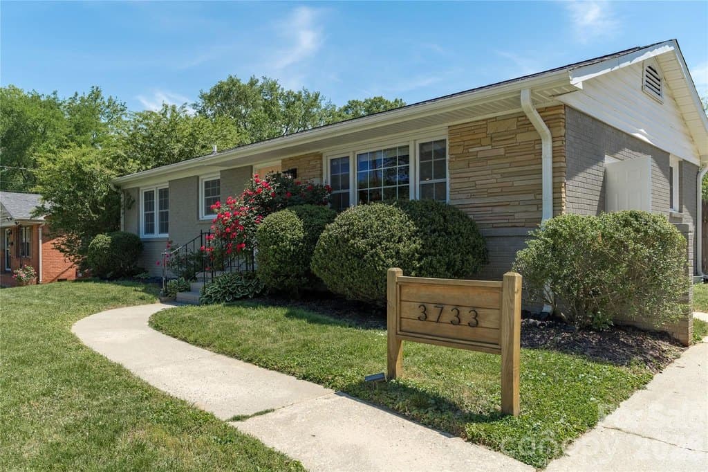 3733 Sargeant Dr
