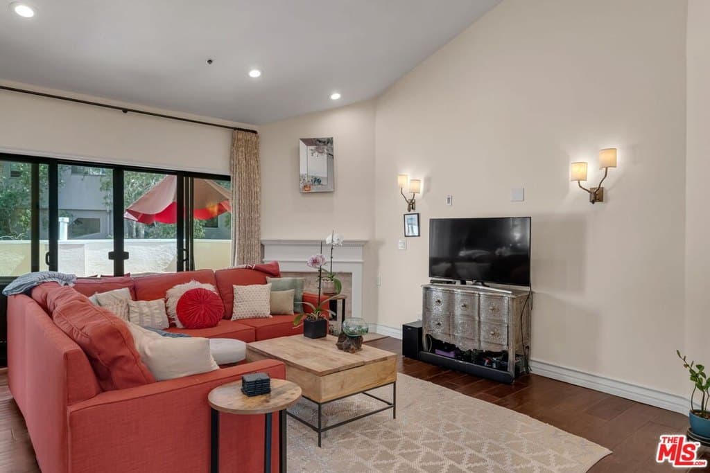 1722 Malcolm Ave Apt 304, Los Angeles