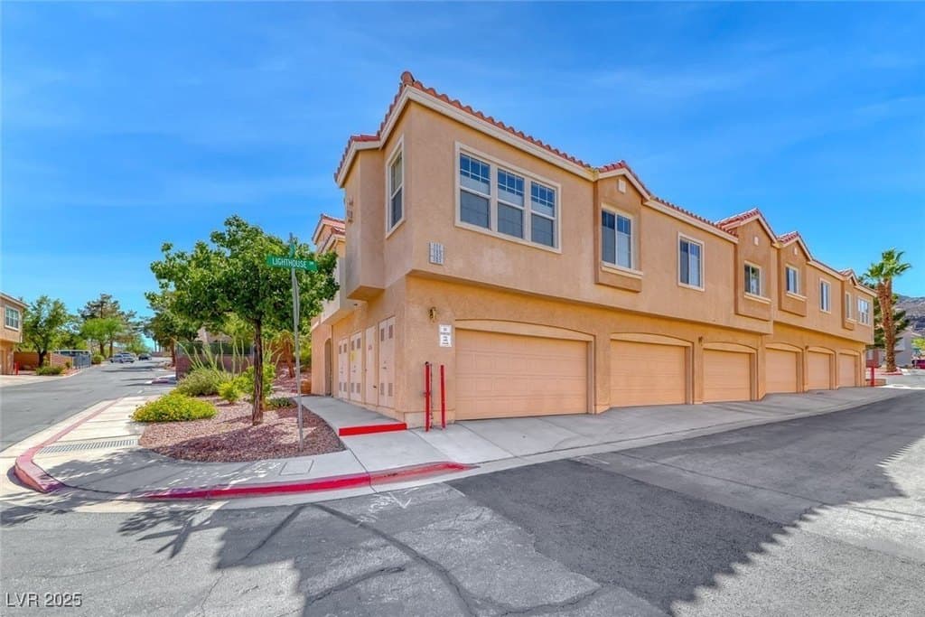 105 Lighthouse Dr Unit 105, Boulder City