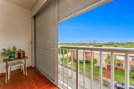 3661 SW 9th Ter Apt 402