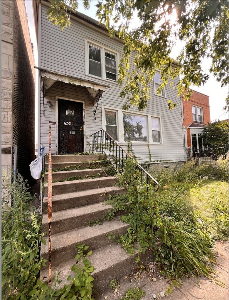 6737 S Champlain Ave