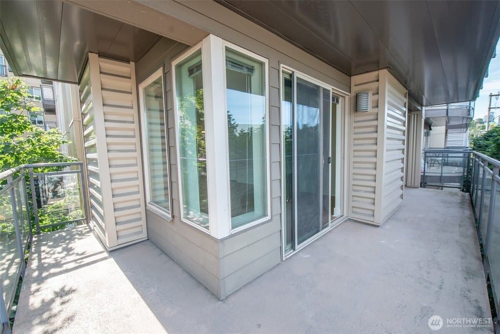 1550 Eastlake Ave E Apt 201