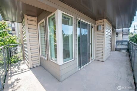 1550 Eastlake Ave E Apt 201