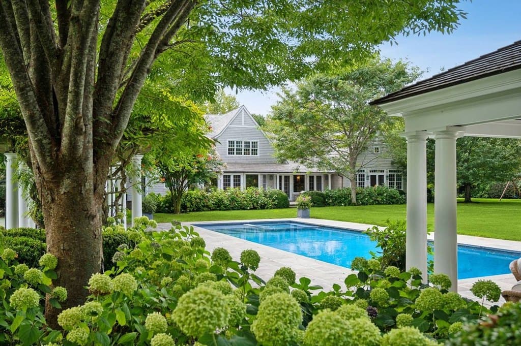 37 Cross Hwy, East Hampton