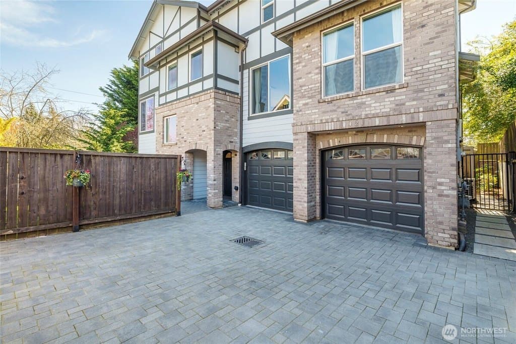 421 NE 60th St, Seattle