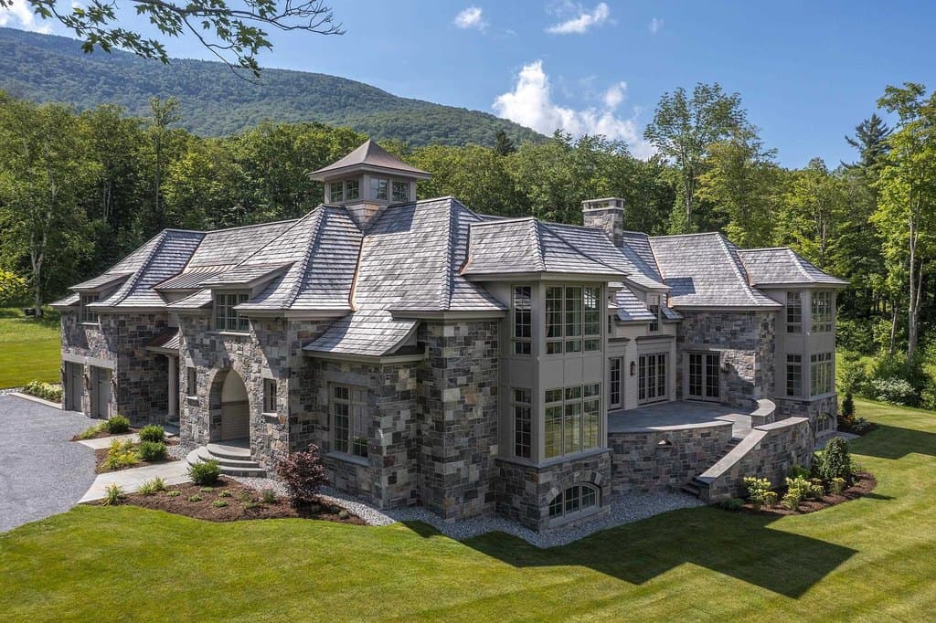 551 W Fields Rd, Manchester