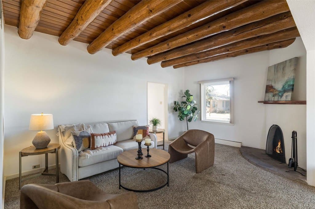 102 Camino Santiago, Santa Fe