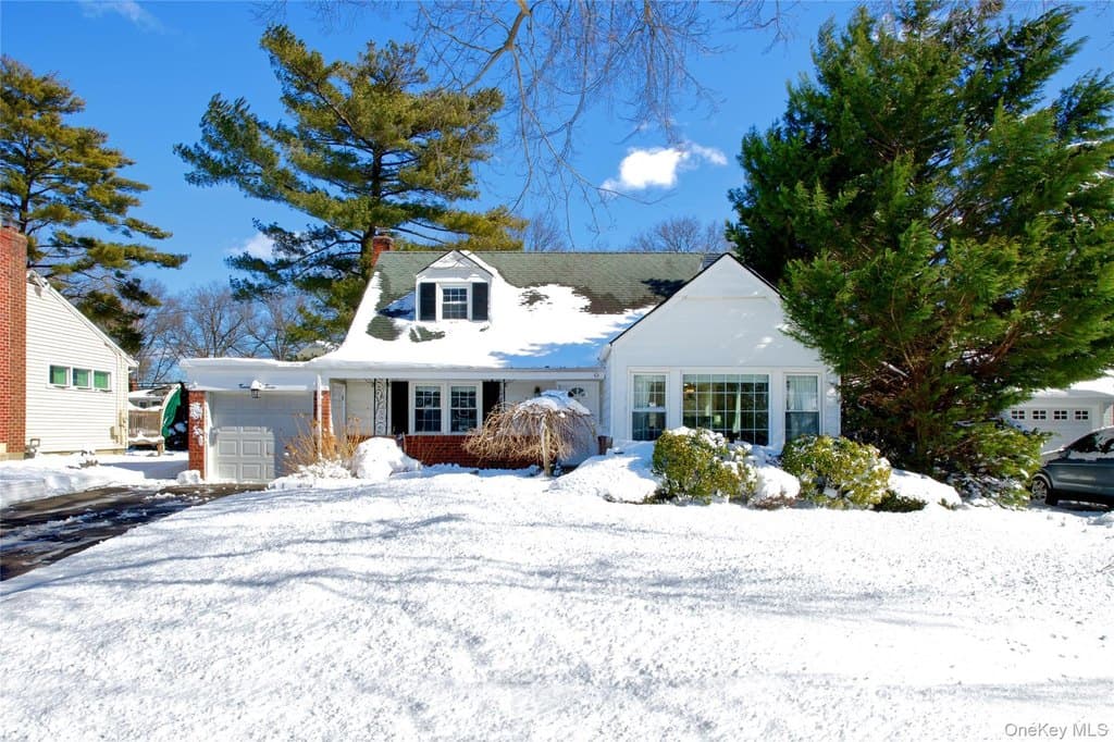 27 Avalon Rd, Garden City