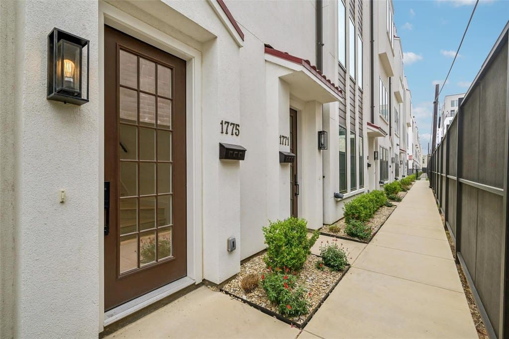 1775 Novela Way, Dallas