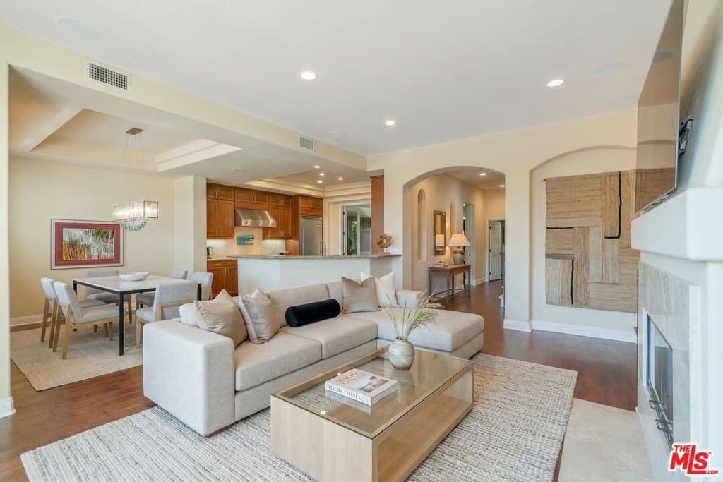 23963 DE Ville Way, Malibu