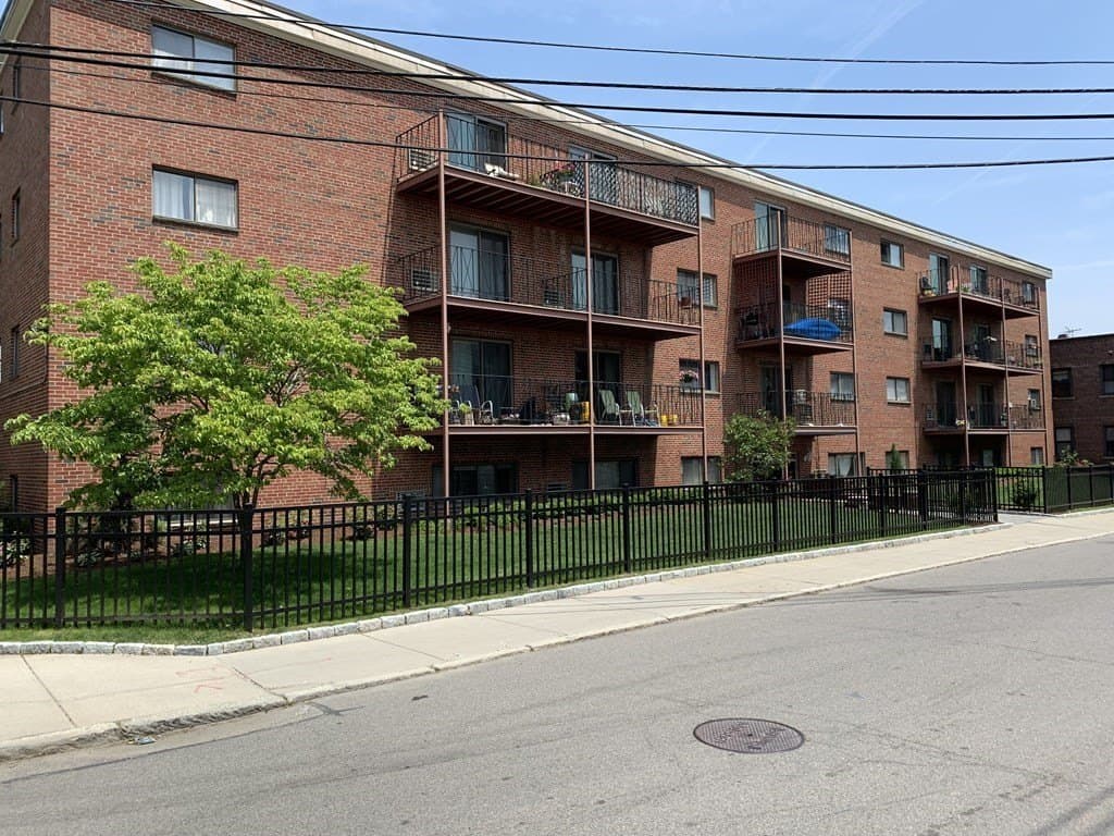 26 Waverly St Apt 202, Boston