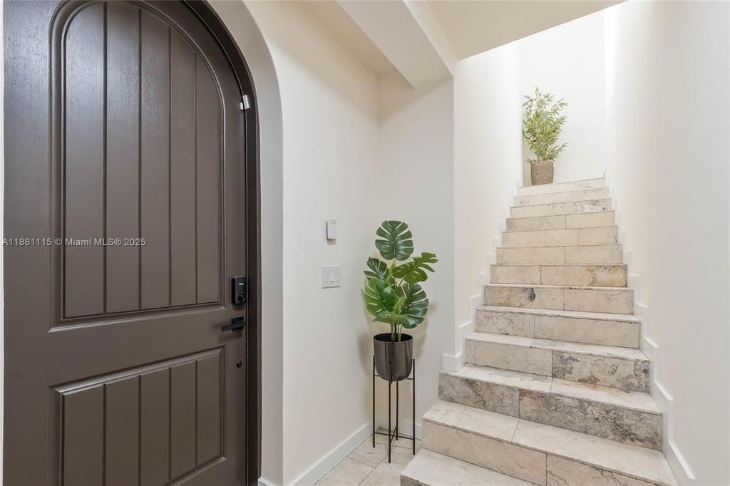 345 Madeira Ave Unit 345, Coral Gables