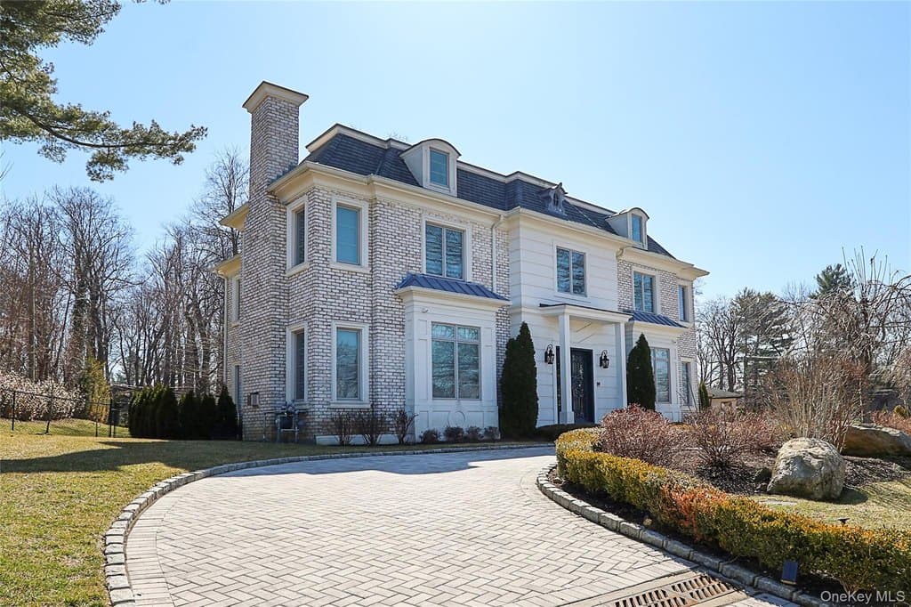 19 Gilbert Rd, Great Neck