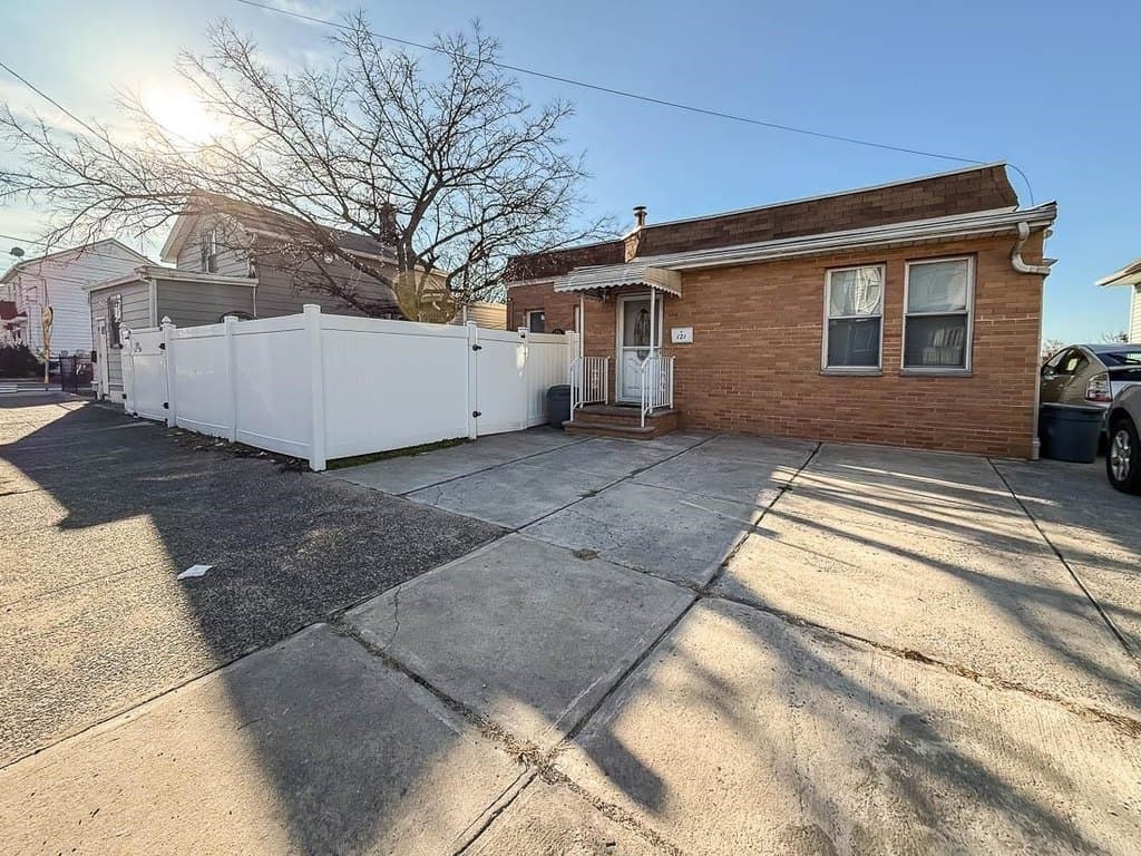 121 Fowler Ave, Jersey City