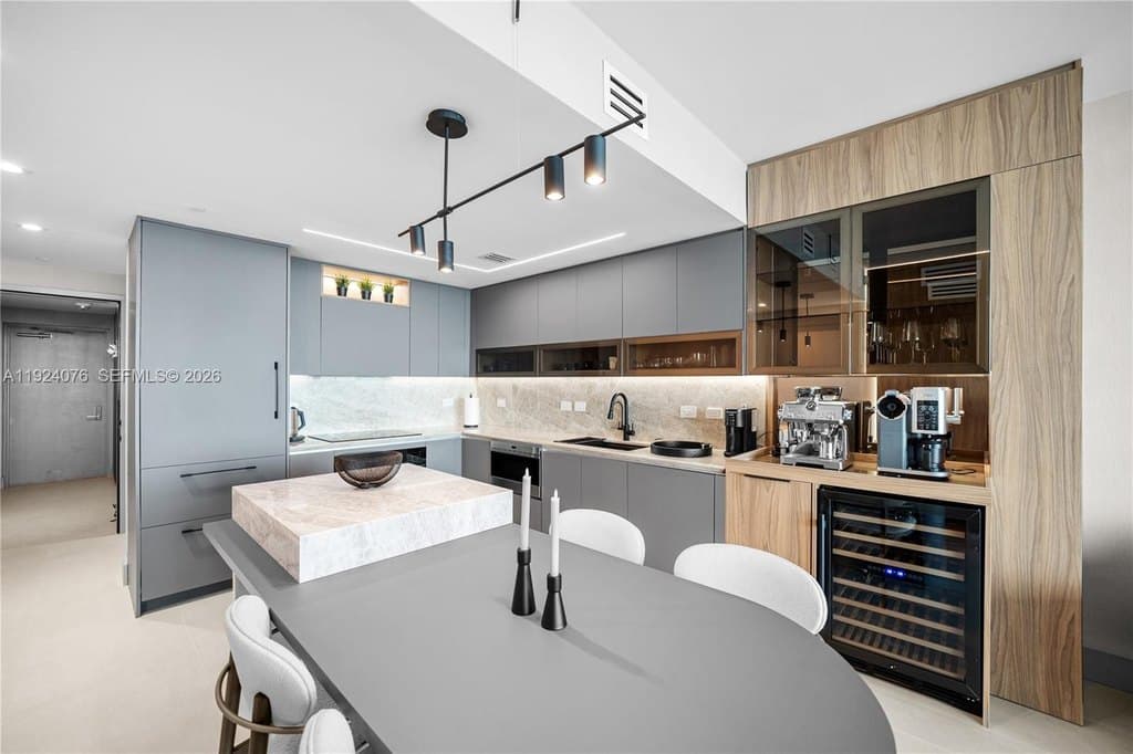 3131 NE 7th Ave Unit 2805