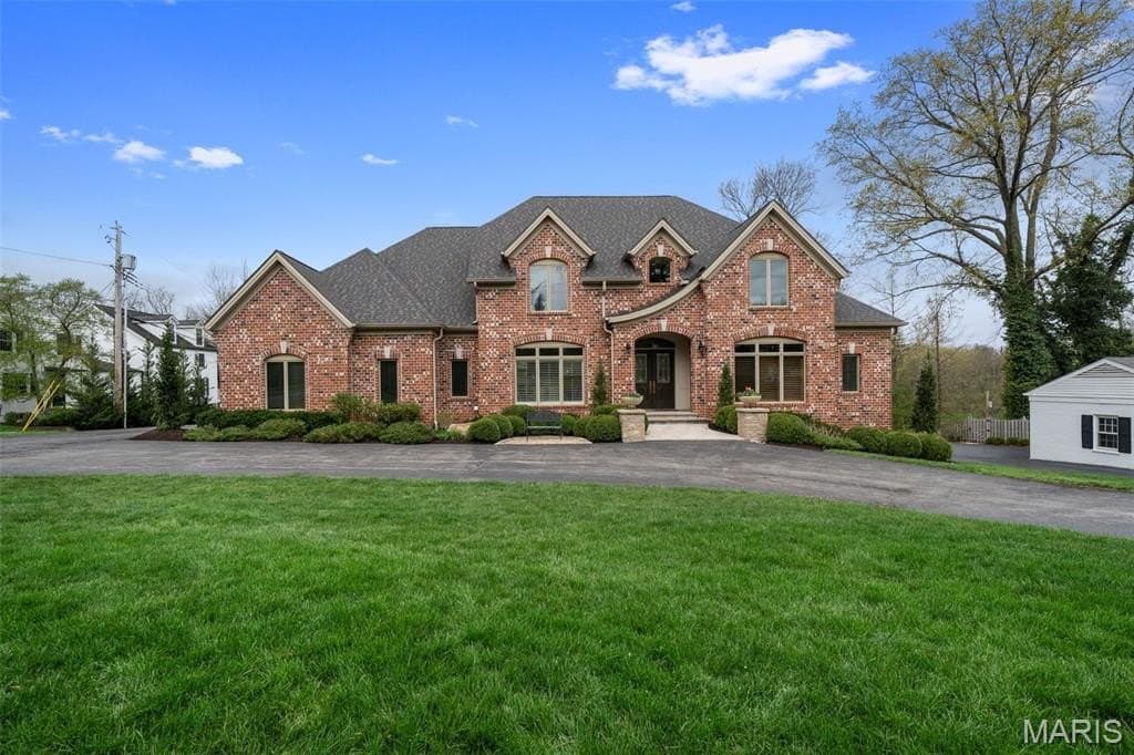 511 S Warson Rd, Ladue