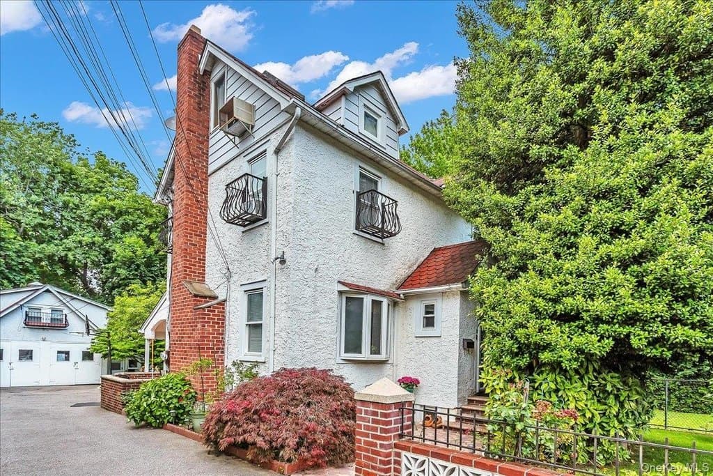 21 Hayden Ave, Great Neck