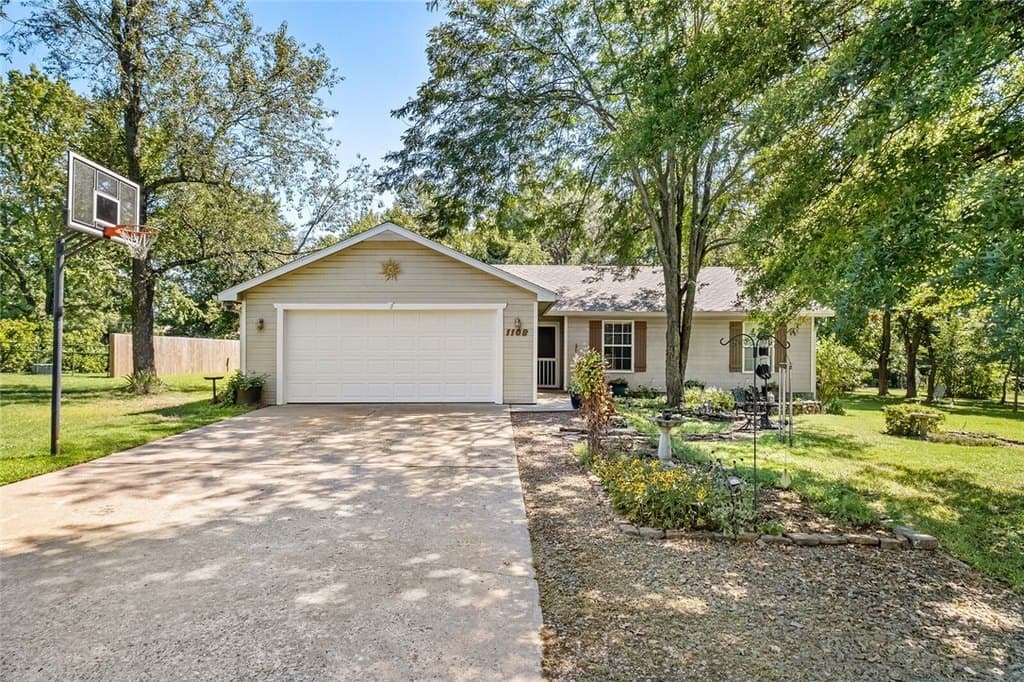 1108 SE 34th St, Bentonville