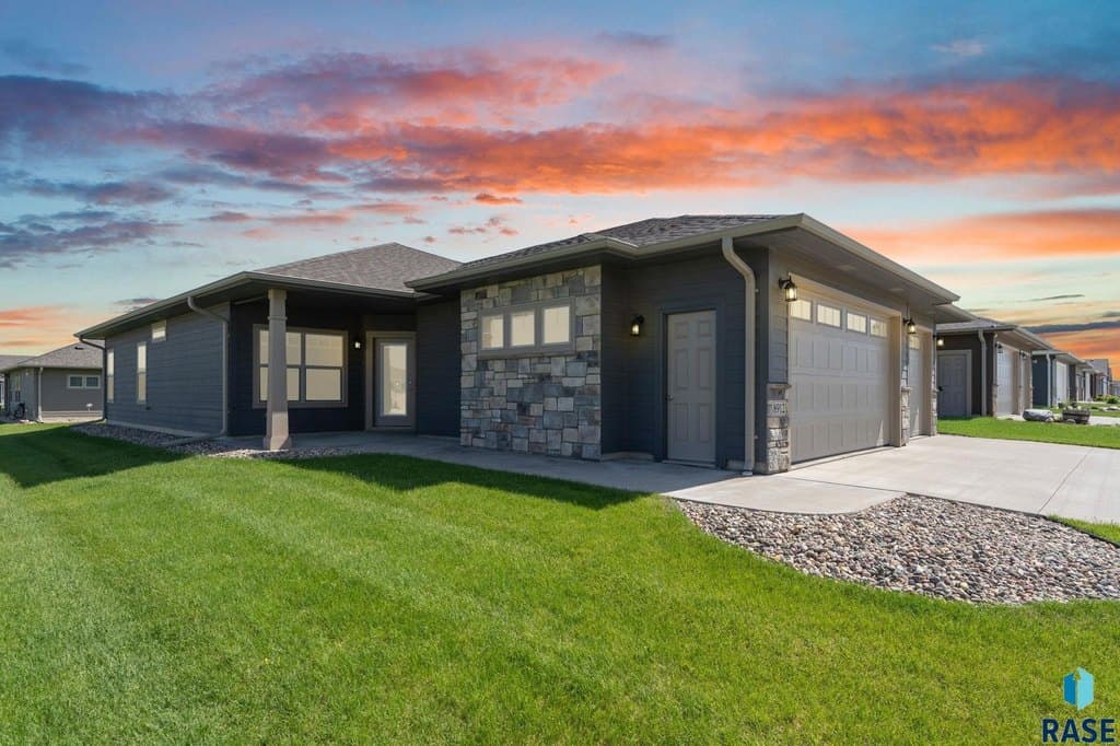 8912 W Dalton St, Sioux Falls