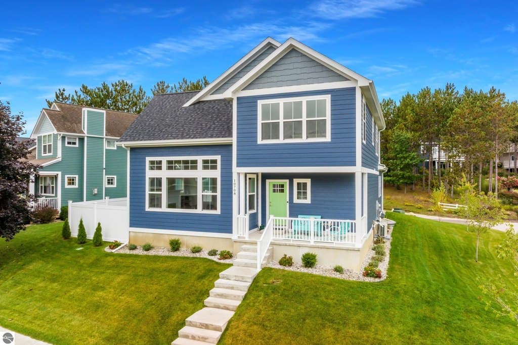 10708 Shrewbury St, Traverse City