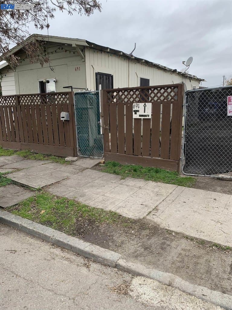 691 Tyler St, Oakland