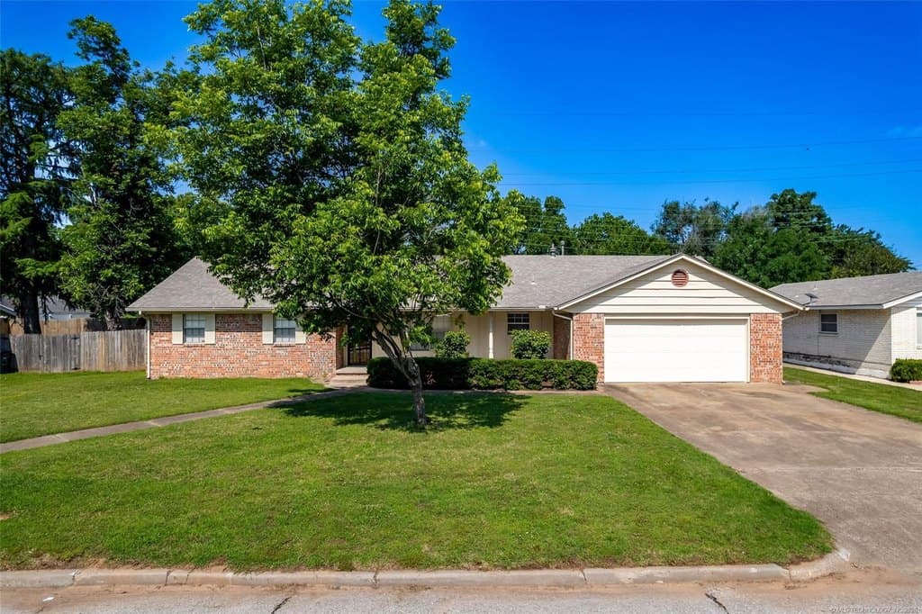 2332 S Nogales Ave, Tulsa
