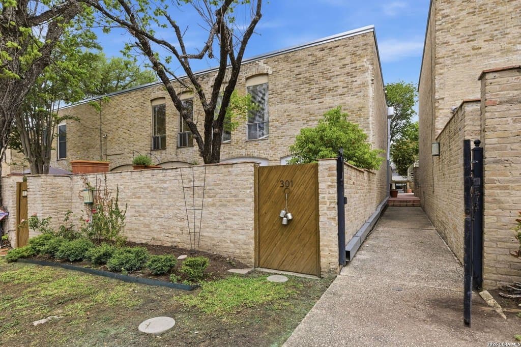 185 Terrell Rd Apt 301, San Antonio