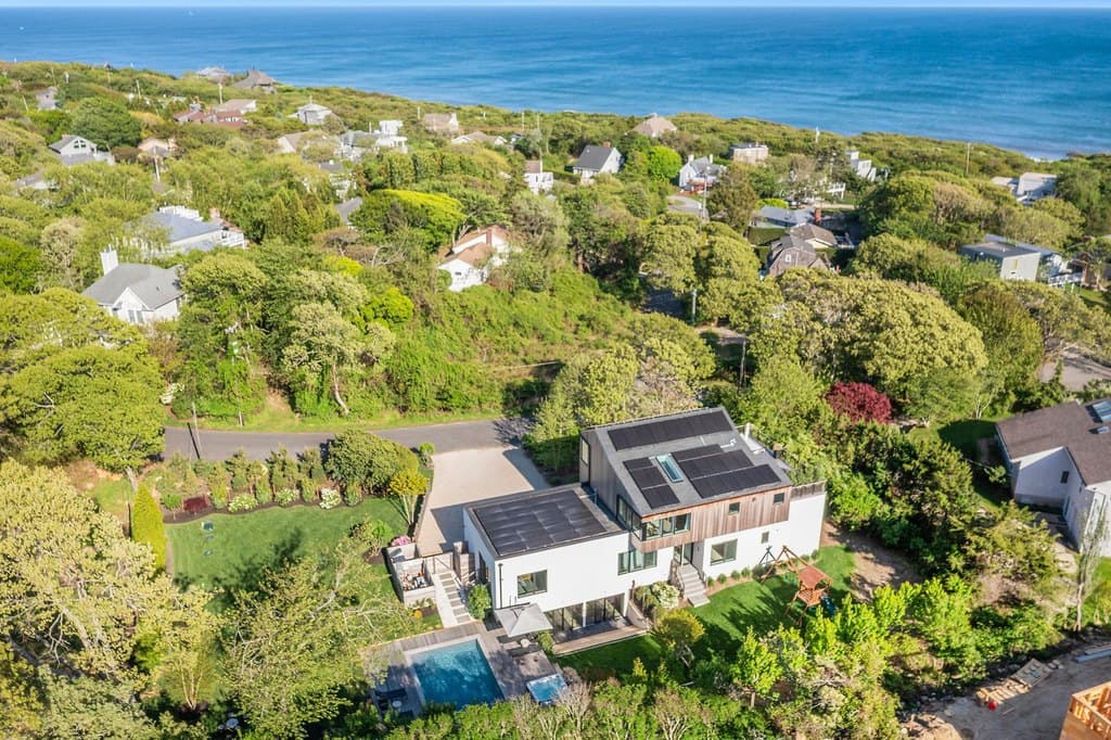 29 Monroe Dr, Montauk