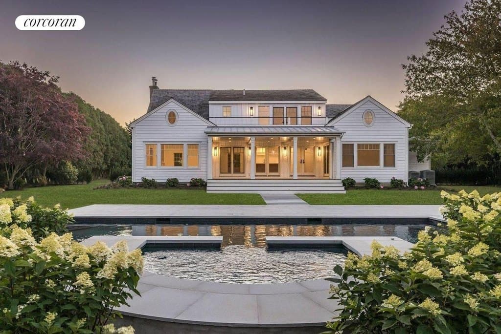 702 David Whites Ln, Southampton