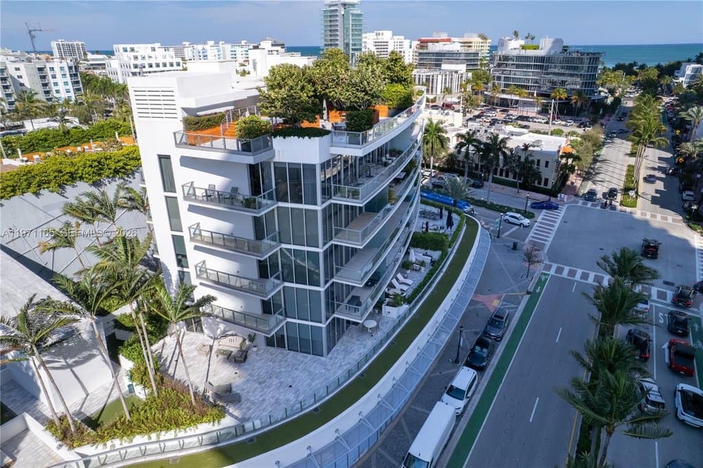 801 S Pointe Dr Apt 204, Miami Beach