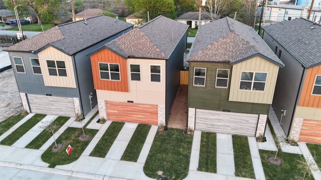 2815 Peacock Green Way