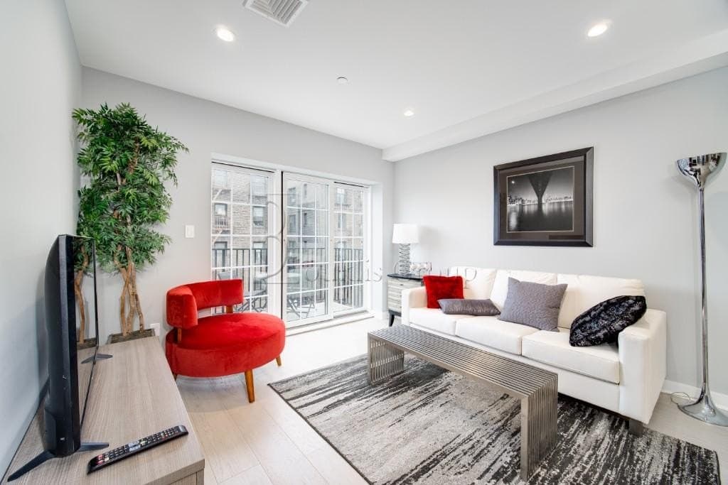 25-74 34th St Unit 2C