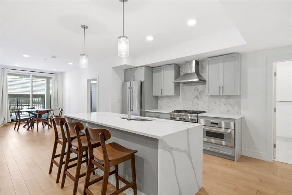 50 Hichborn St Apt 209, Boston