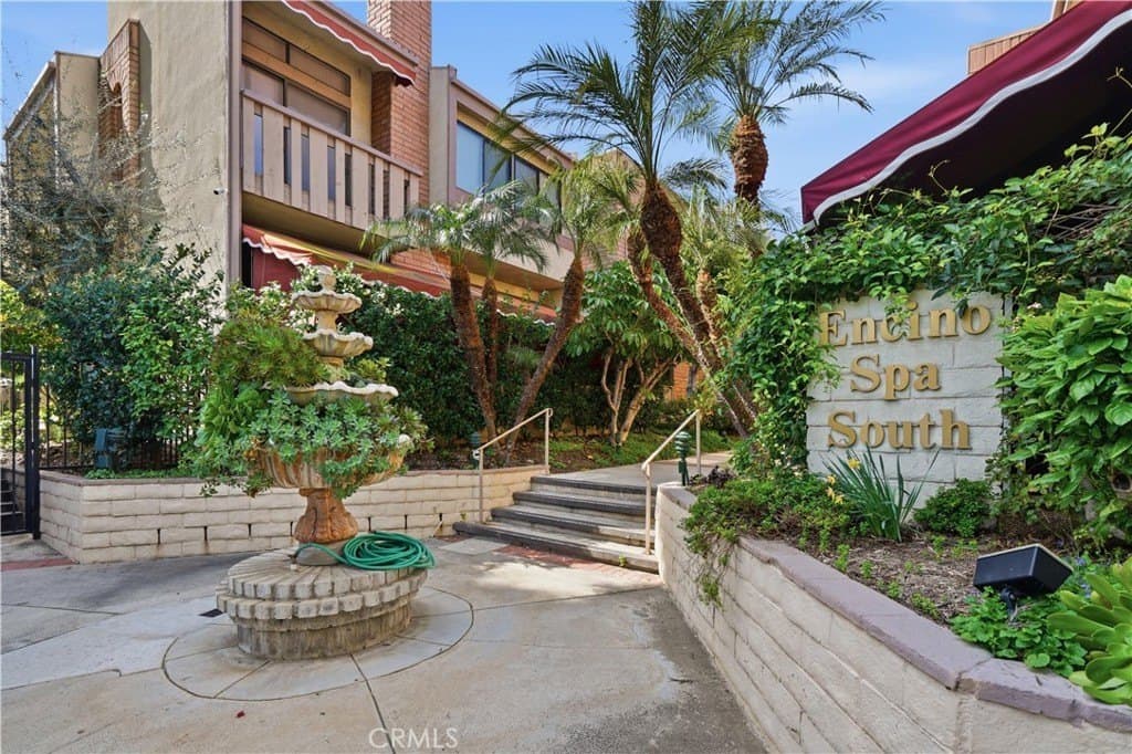 5205 White Oak Ave Apt 3, Encino