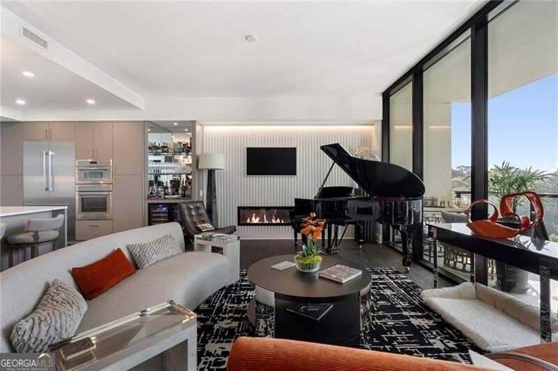 2425 Peachtree Rd NE Unit 707