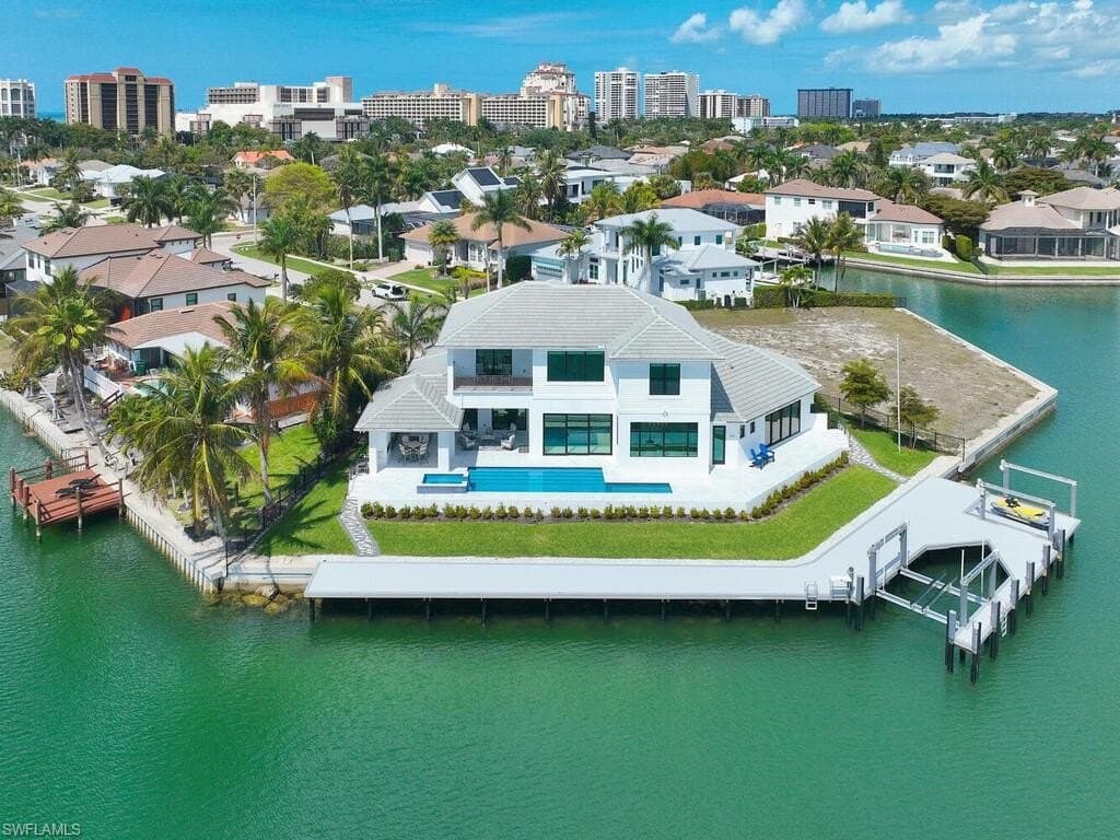 999 Spruce Ct, Marco Island