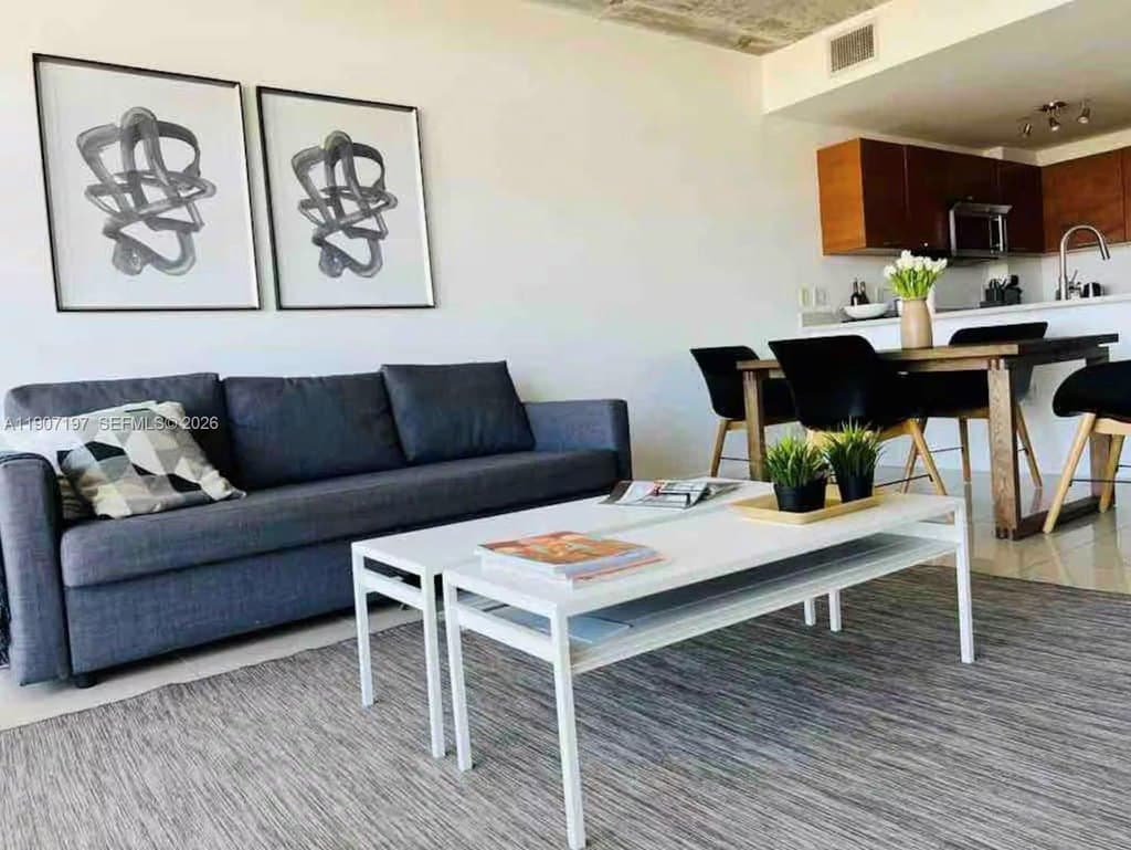 3250 NE 1st Ave Apt 910