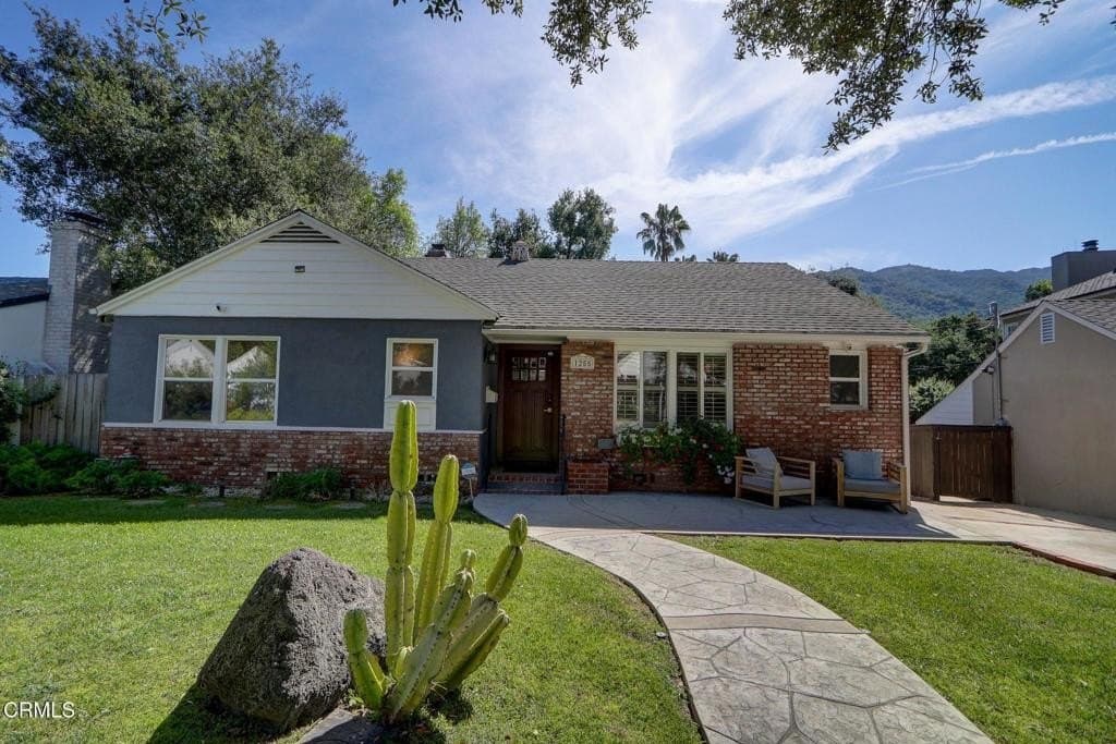 1255 Oak Circle Dr, Glendale